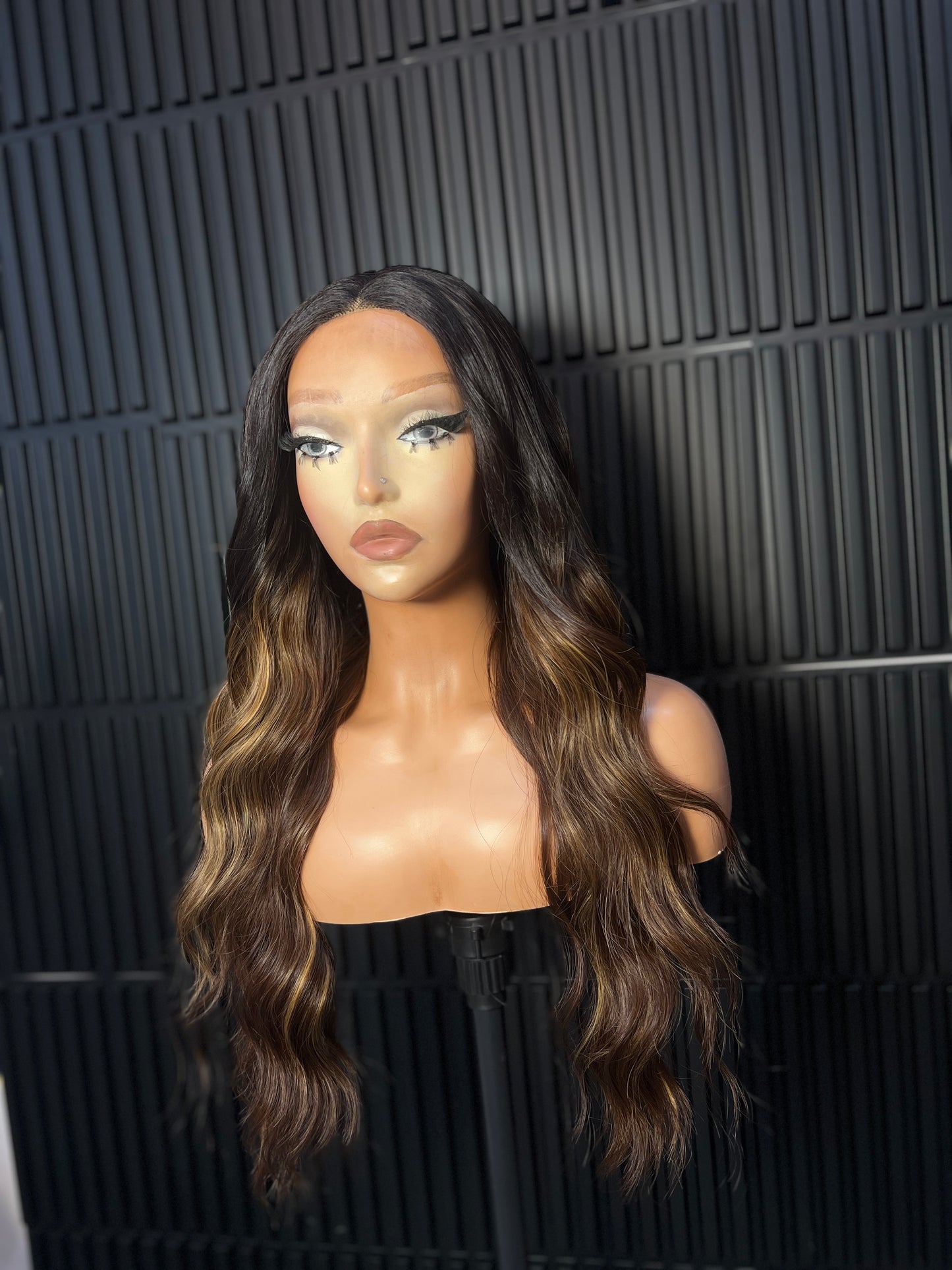 Alessa – Middle Part Glueless Wig, Body Wave, 24 Inches
