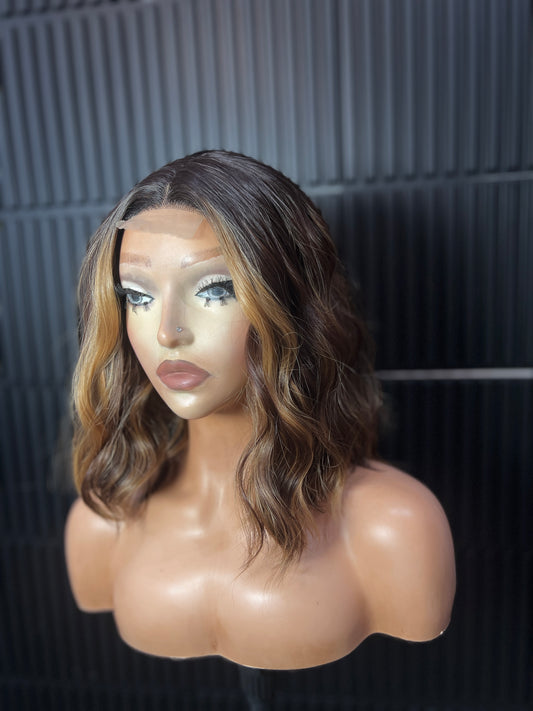 Molly – Middle Part Glueless Wig, Wavy Bob, 14 Inches