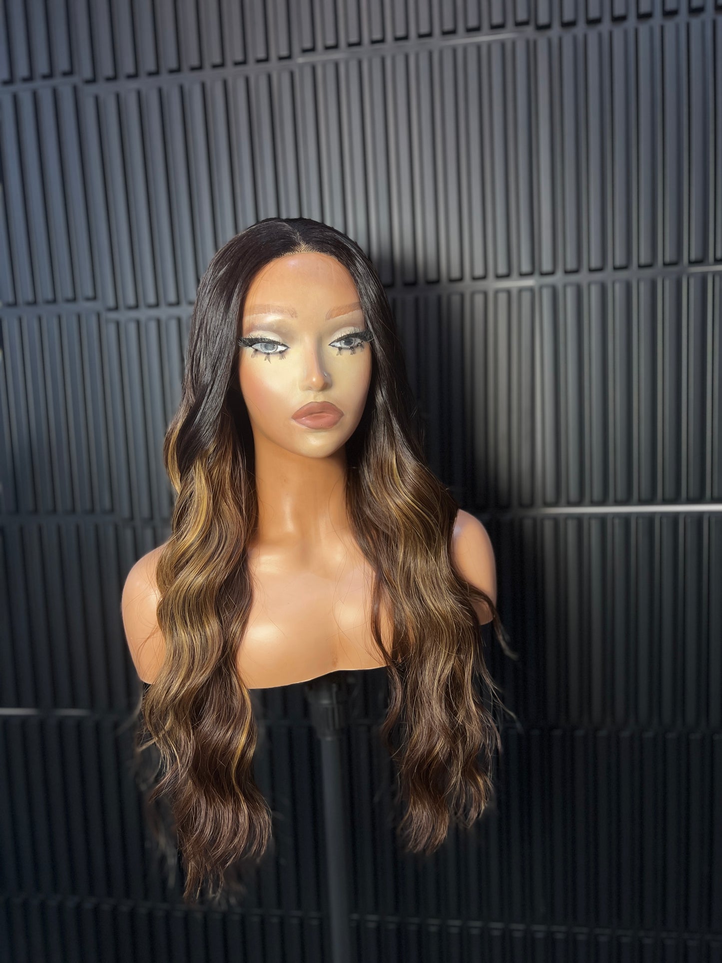 Alessa – Middle Part Glueless Wig, Body Wave, 24 Inches