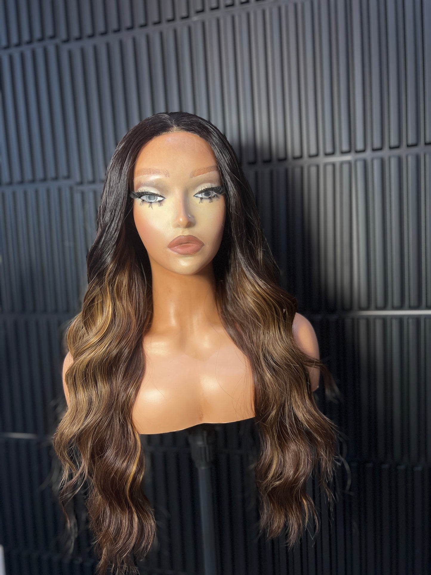 Alessa – Middle Part Glueless Wig, Body Wave, 24 Inches